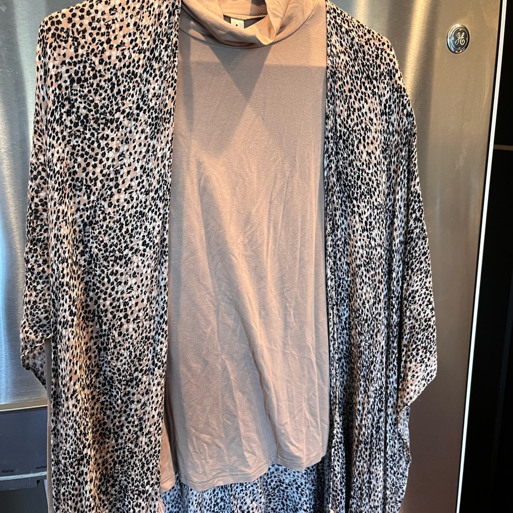 Lightweight tan turtleneck and kimono sold as set.  Perfect condition.